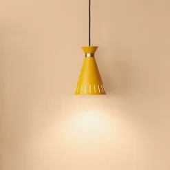 Warm Nordic Cone Riippuvalaisin -Umage Kauppa Cone pendel honeyyellow miljo 3f96e2c92b